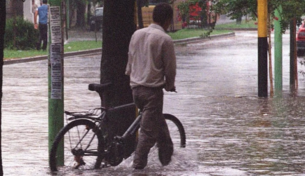 Alerta amarilla por lluvias fuertes y granizo este jueves: preocupación por posibles inundaciones