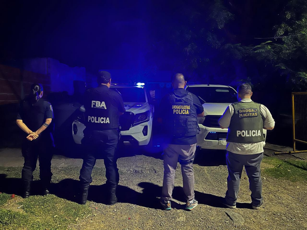 Allanamiento por drogas en barrio Los Viñedos: investigan una gomería como presunto punto de venta 