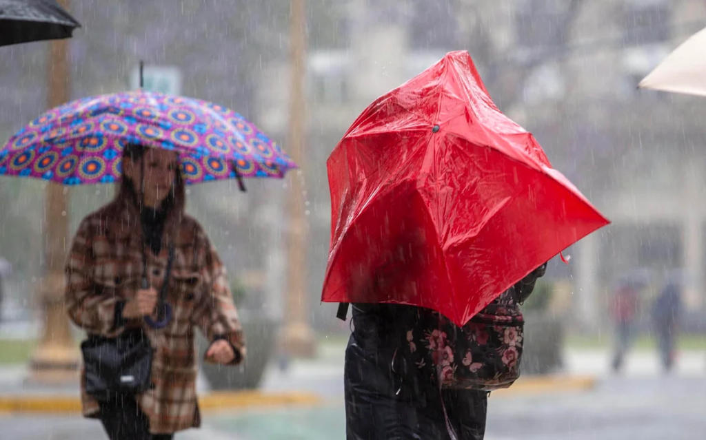 Alerta por tormentas fuertes este sábado en varias provincias: advierten por lluvias intensas, granizo y ráfagas de hasta 70 km/h
