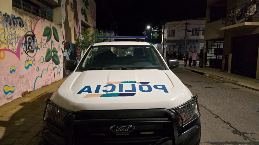 "Alto policía": se hicieron pasar por agentes de la ley, asaltaron a una familia y robaron seis celulares y más de $300.000