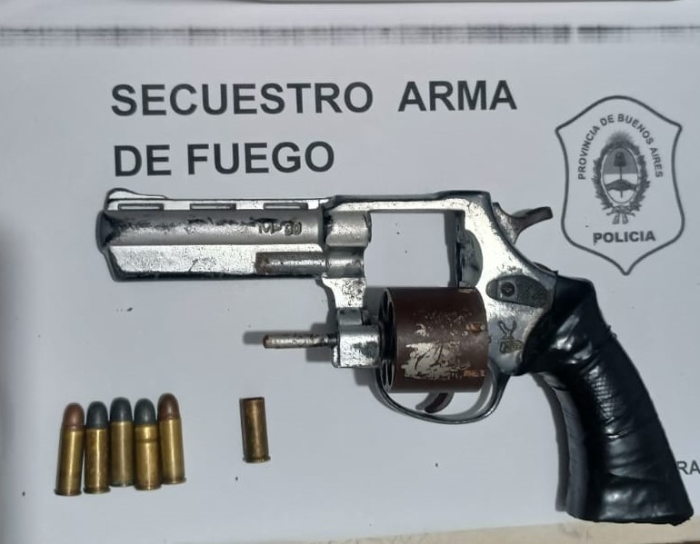 Aprehendieron a un hombre tras un allanamiento por amenazas: secuestraron un revólver calibre 32 con municiones