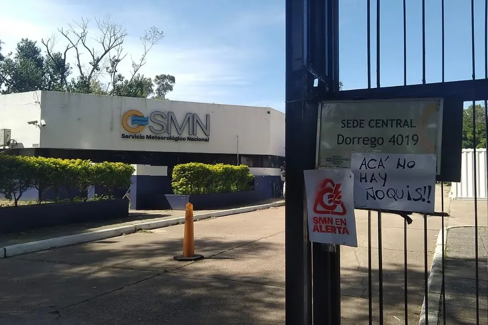 Despidos en el SMN impactan en estaciones de la Provincia y ponen en riesgo las alertas meteorológicas