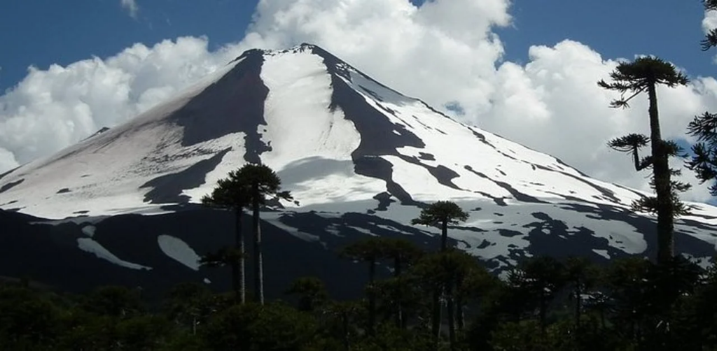 Buscan en Chile a un argentino que intentaba ascender al volcán Llaima