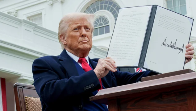 Trump impuso aranceles del 100 por ciento a productos farmacéuticos