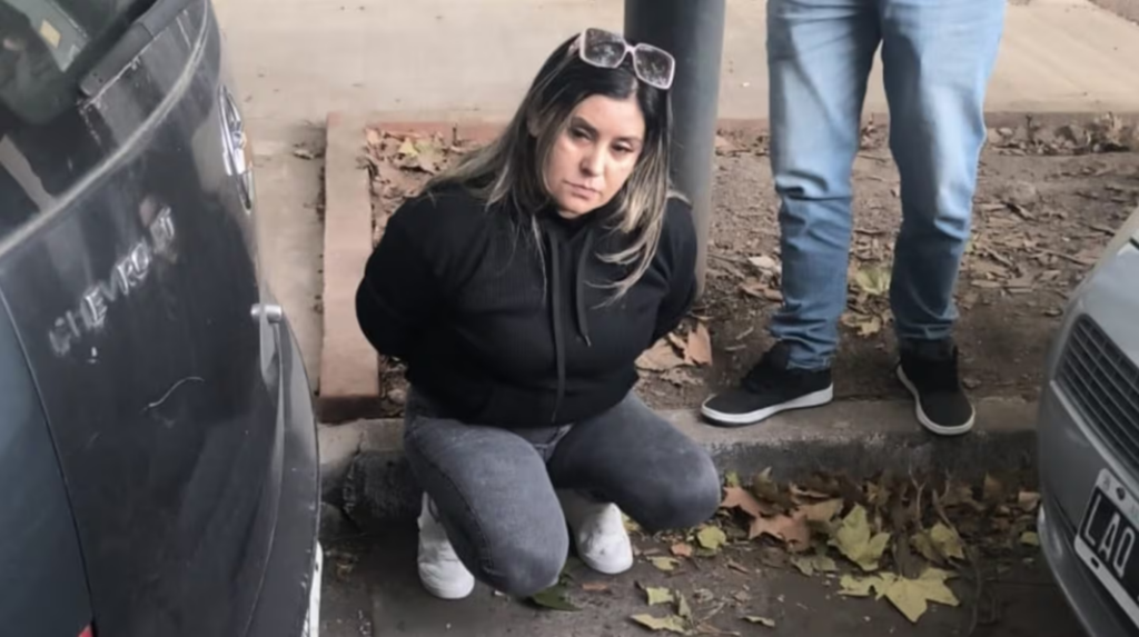 mujer ejecer médica falsa