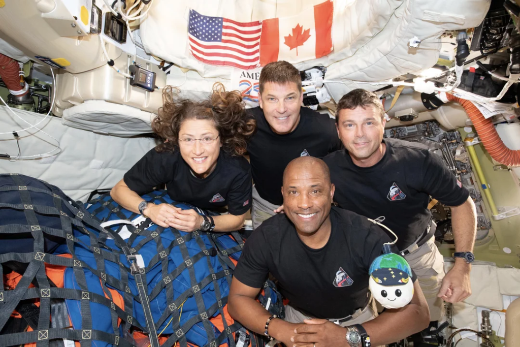 Los astronautas de Artemis II regresan el viernes de su histórica misión alrededor de la Luna