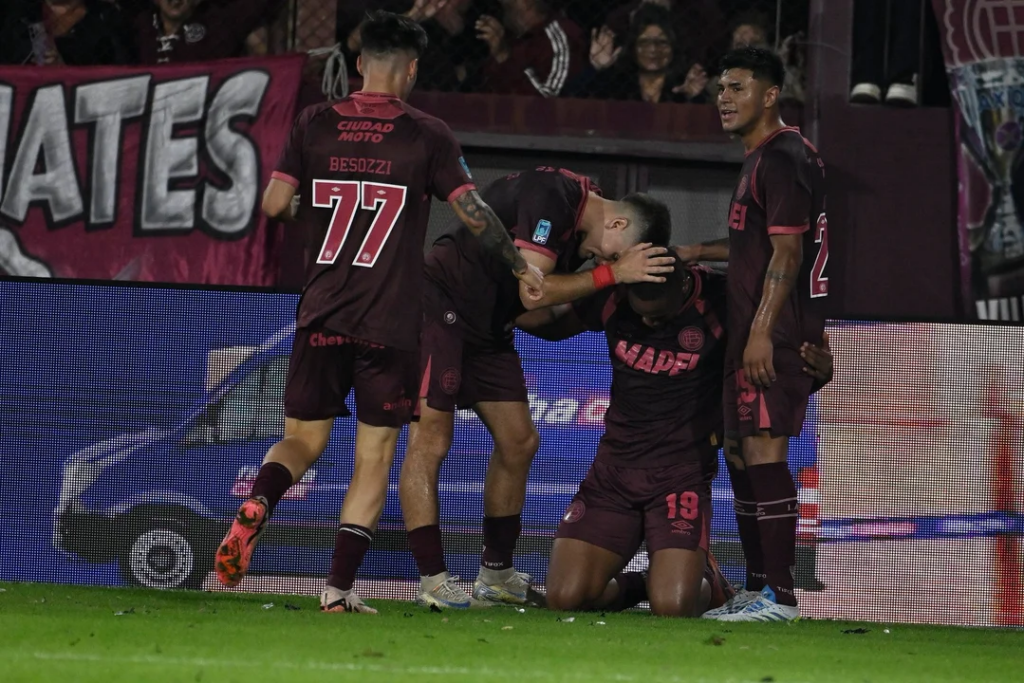 En la agonía del partido, Lanús se quedó con el clásico ante Banfield