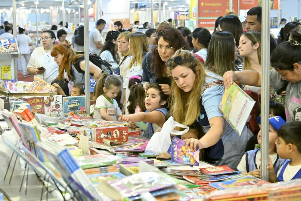 Aumentaron los títulos publicados pero cayó la tirada total de libros en 2025