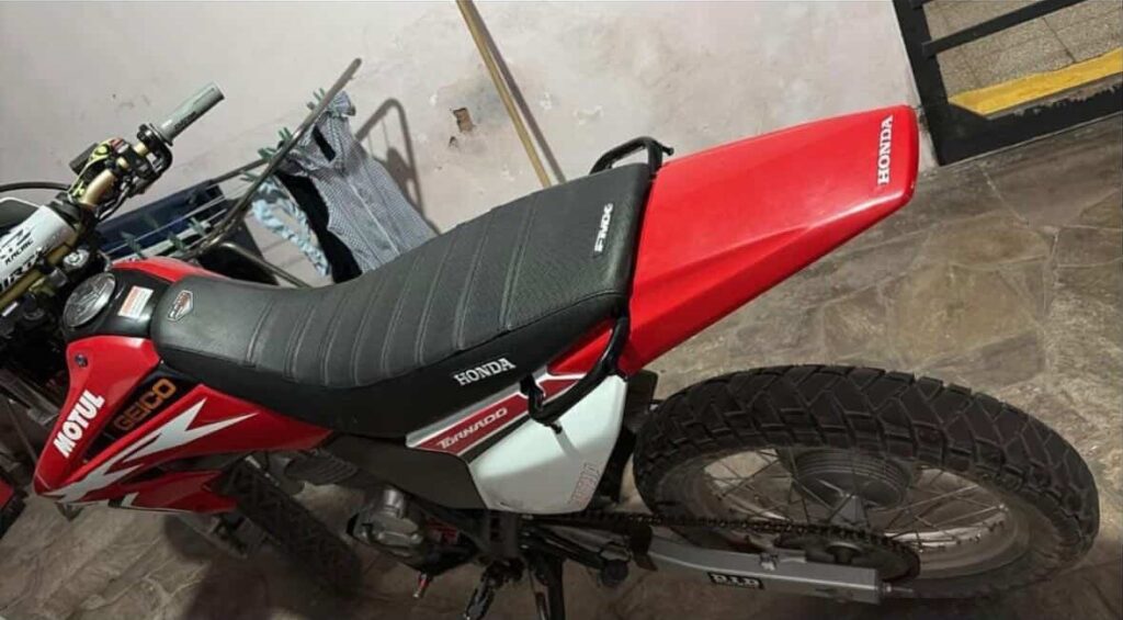 J.B. Molina: dejó su Honda Tornado estacionada en la vereda de su casa con la llave puesta y se la sustrajeron