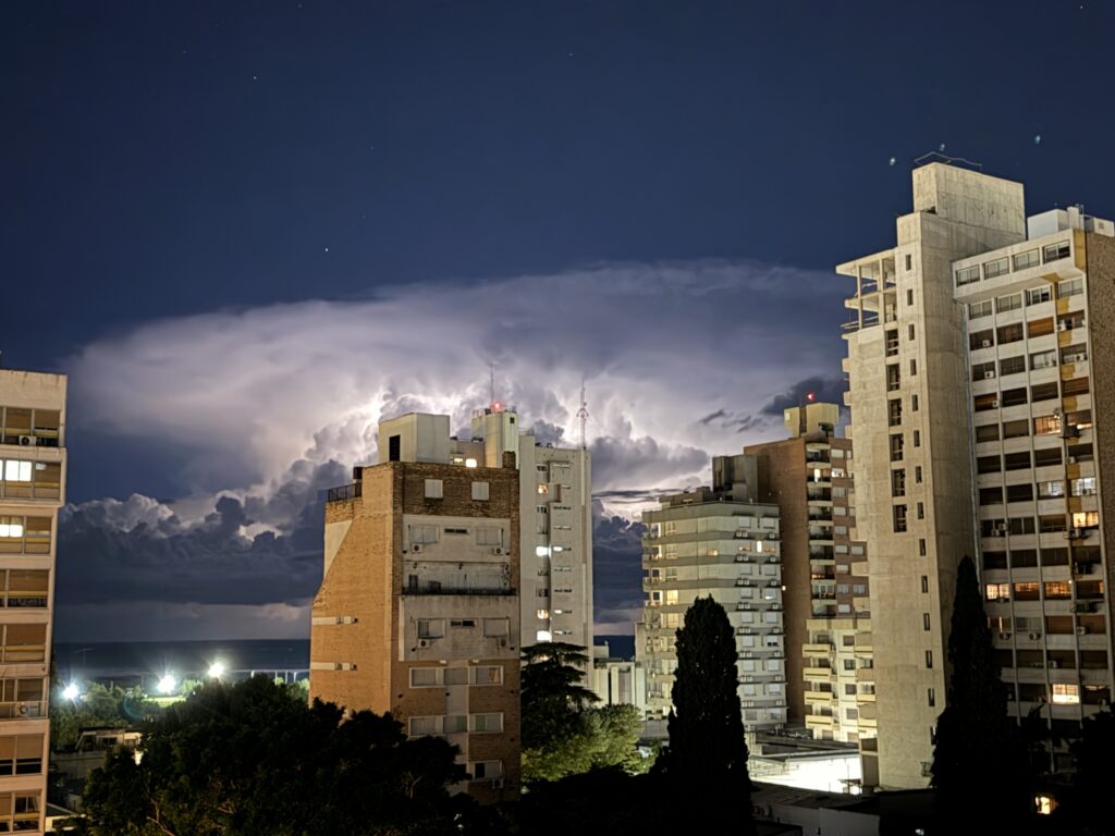 Continúa la alerta naranja: advierten por tormentas severas, granizo y ráfagas de hasta 90 km/h en San Nicolás