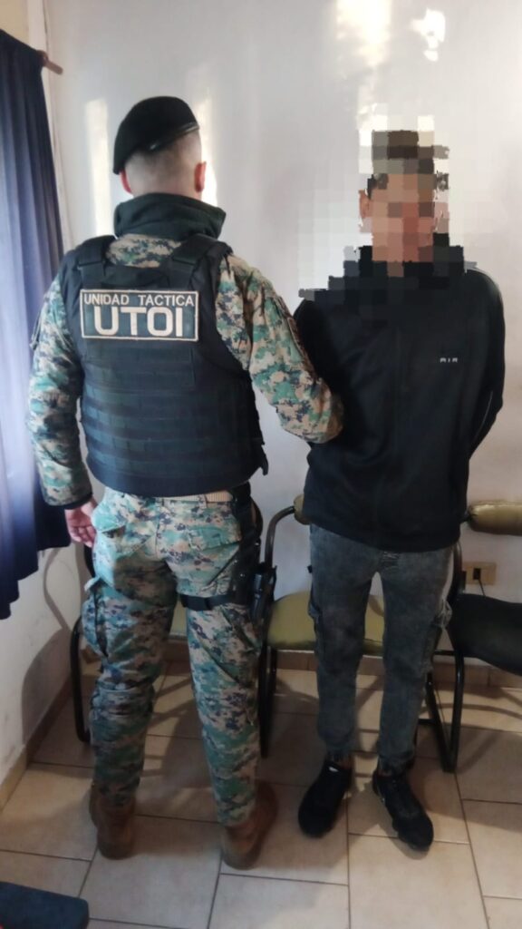 La UTOI detuvo a un joven de 19 años con una Honda Wave con pedido de secuestro y un revólver