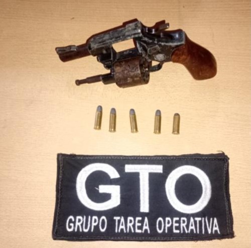 B° San Francisco: allanaron, aprehendieron a un hombre y le secuestraron un frasco de marihuana, cocaína y un revólver