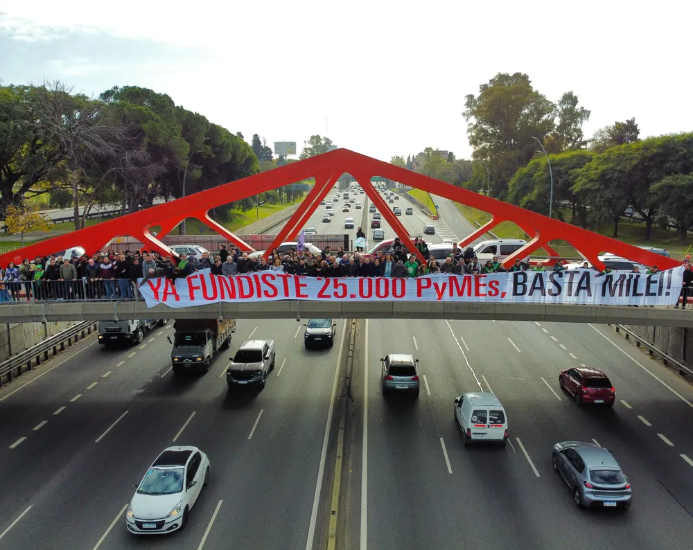Manifestación por el cierre de pymes terminó con incidentes en la localidad de San Martín
