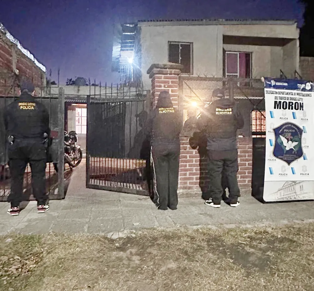 Desarticularon dos puntos de venta de drogas en Morón y uno funcionaba en un templo umbanda