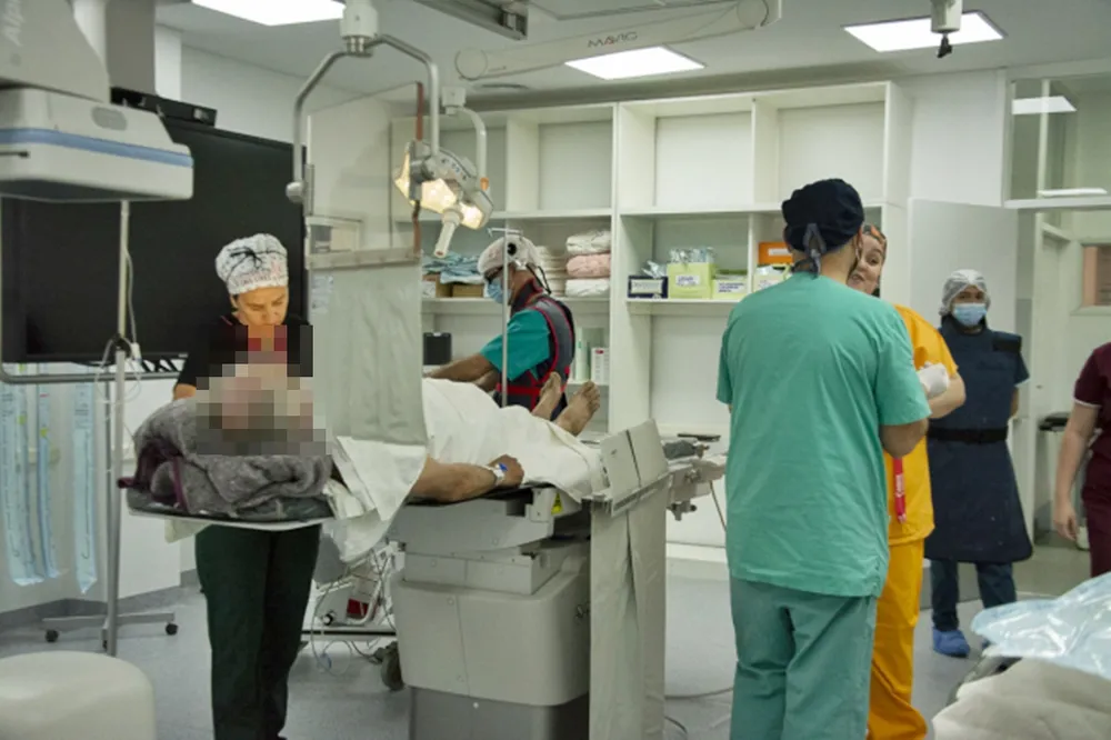 Mar del Plata: salvan a un paciente tras realizarle una cirugía de corazón sin tener que abrirle el pecho