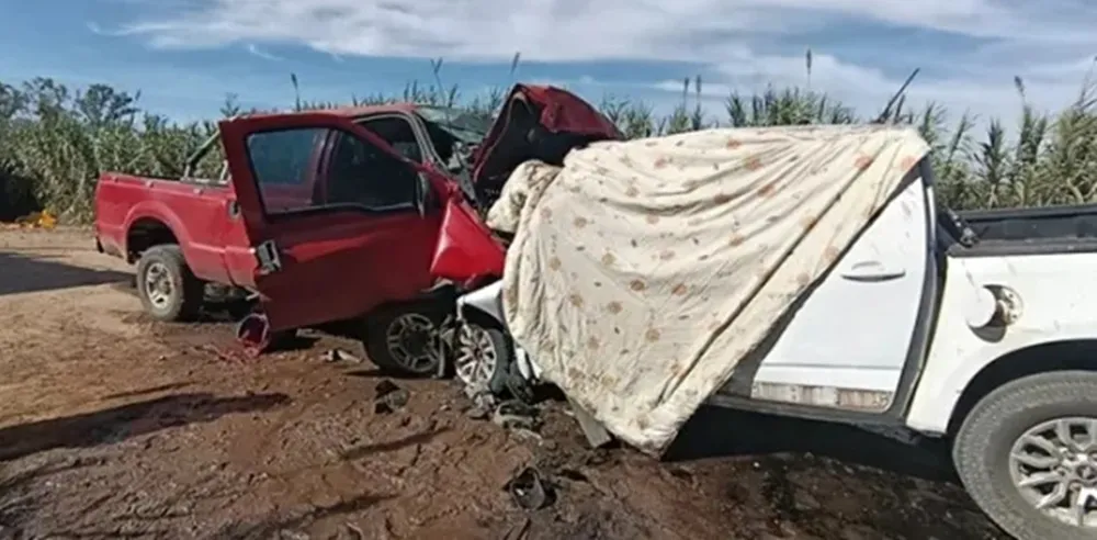 Tres muertos en un choque frontal entre camionetas en Fortín Olavarría