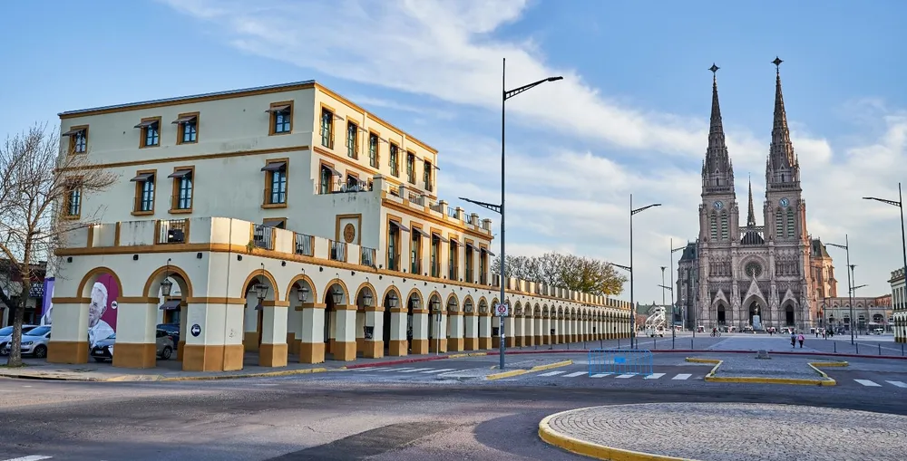 Luján lanzó un concurso internacional para rediseñar el acceso a la Basílica