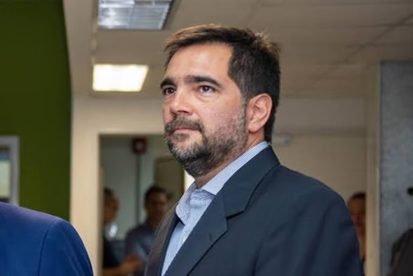 Hallan más de US$650.000 y drogas en un allanamiento al extitular de ARSAT y ORSNA