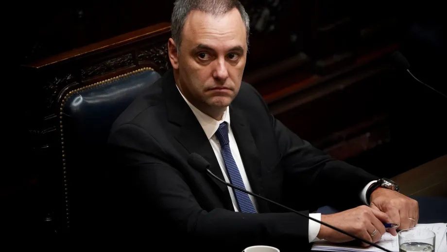 Adorni salario