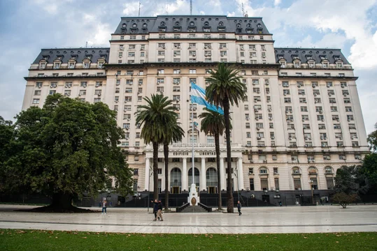Renunció el titular de la obra social de las Fuerzas Armadas