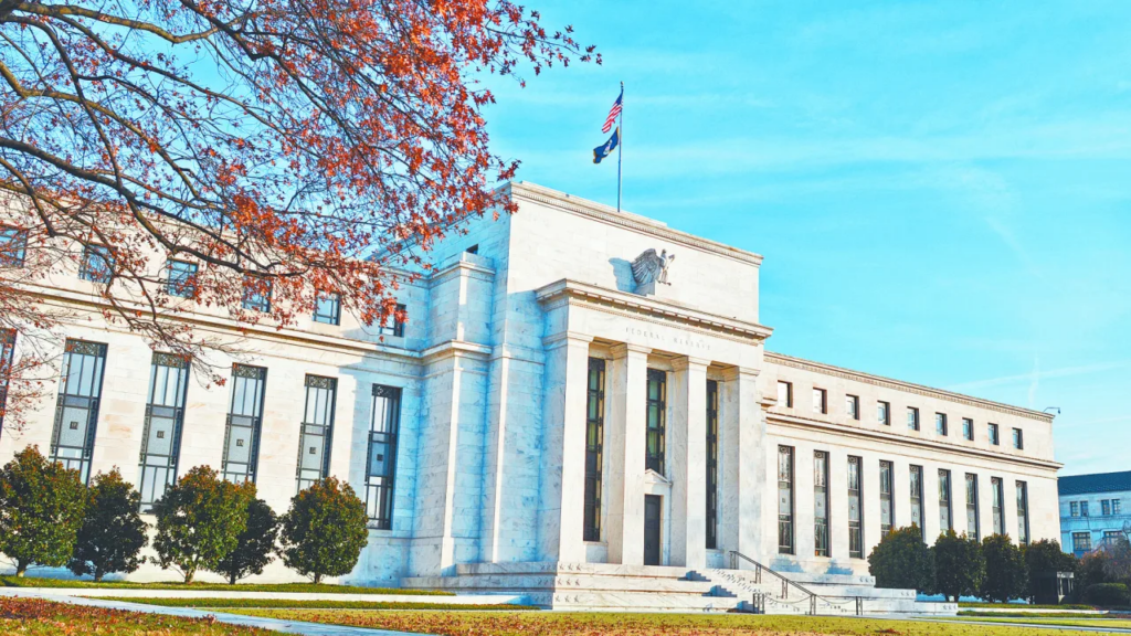 La guerra en Medio Oriente complica la meta de inflación de la Fed y aumenta la disidencia interna