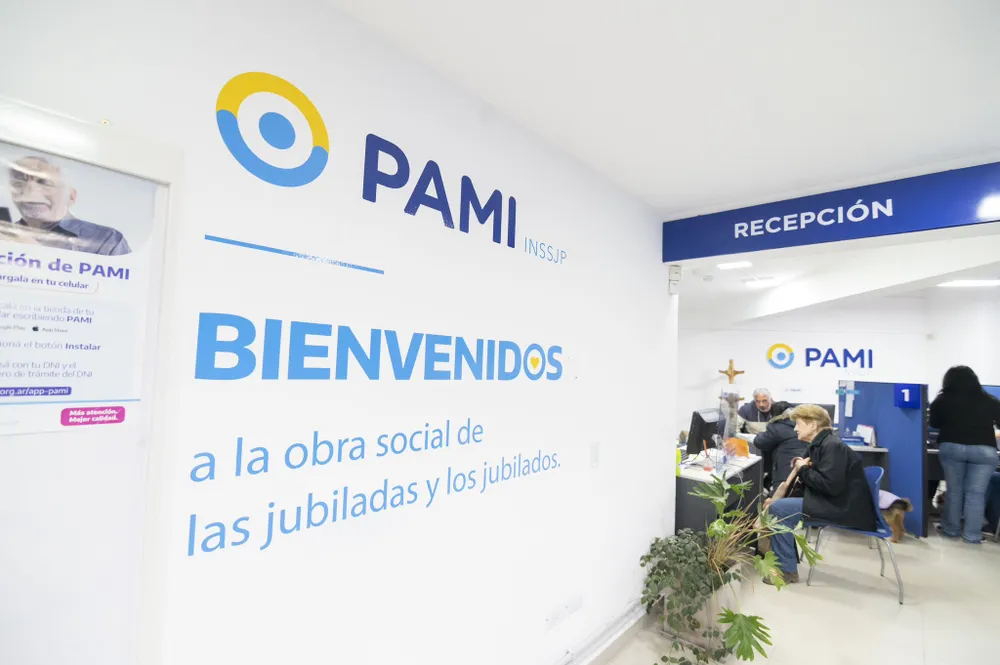 Un informe oficial revela que los fondos al PAMI cayeron 54,4% en el primer cuatrimestre