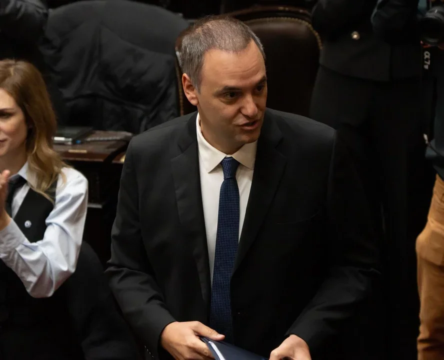 Causa Adorni: la Justicia detectó movimientos con criptomonedas y analiza su patrimonio digital