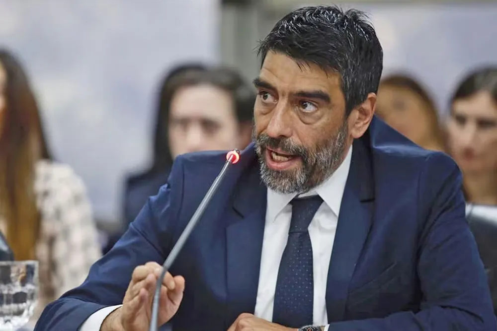 Adorni confirmó que denunciará penalmente al diputado Tailhade por espionaje ilegal