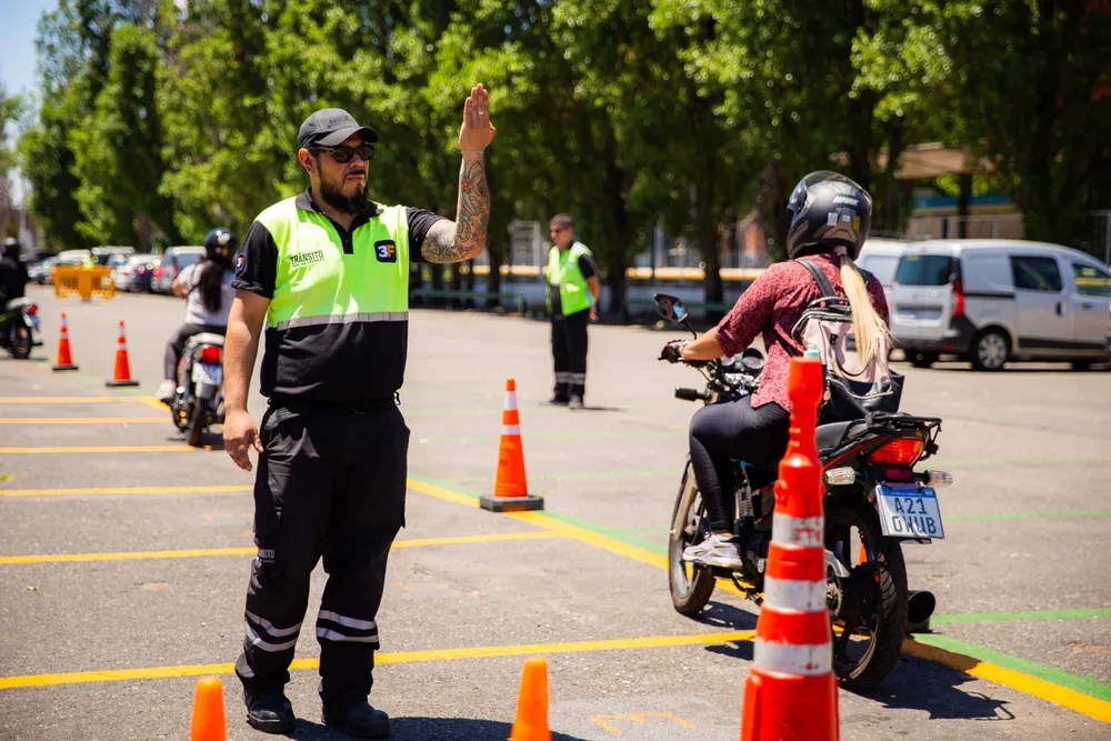 Crean una matrícula nacional para instructores y evaluadores de licencias de motos