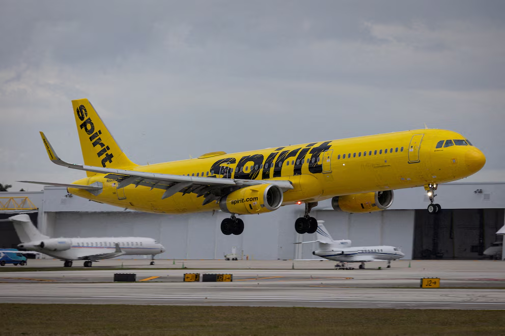 Estados Unidos: empresa de aviación de bajo costo dejó de operar por el precio del combustible