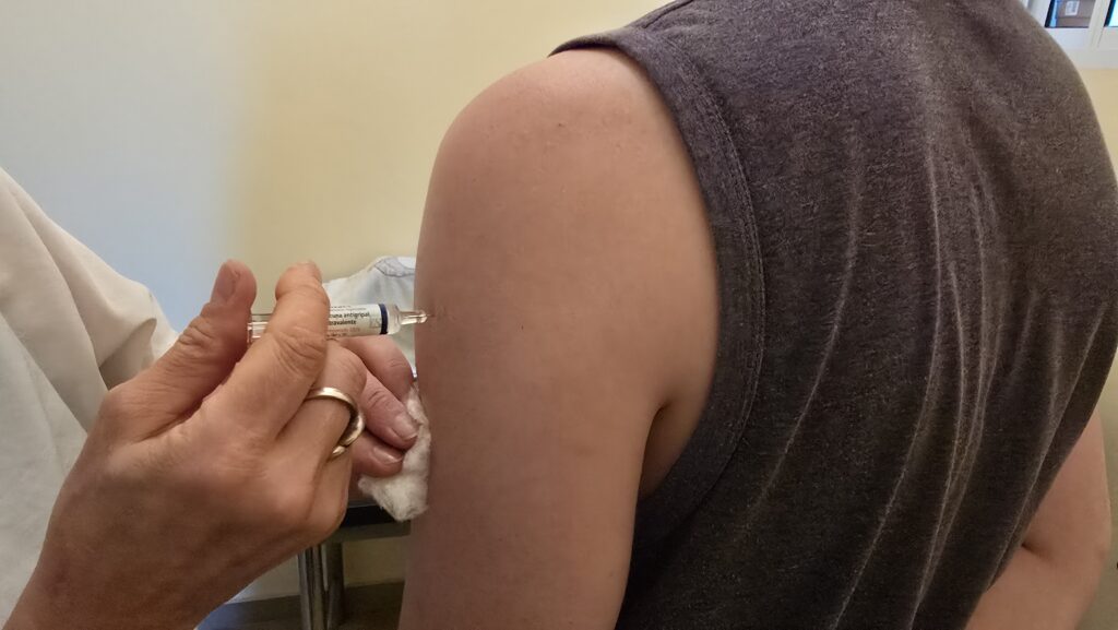 Ante el aumento de casos de gripe, crece la demanda de vacunas en los centros de salud nicoleños