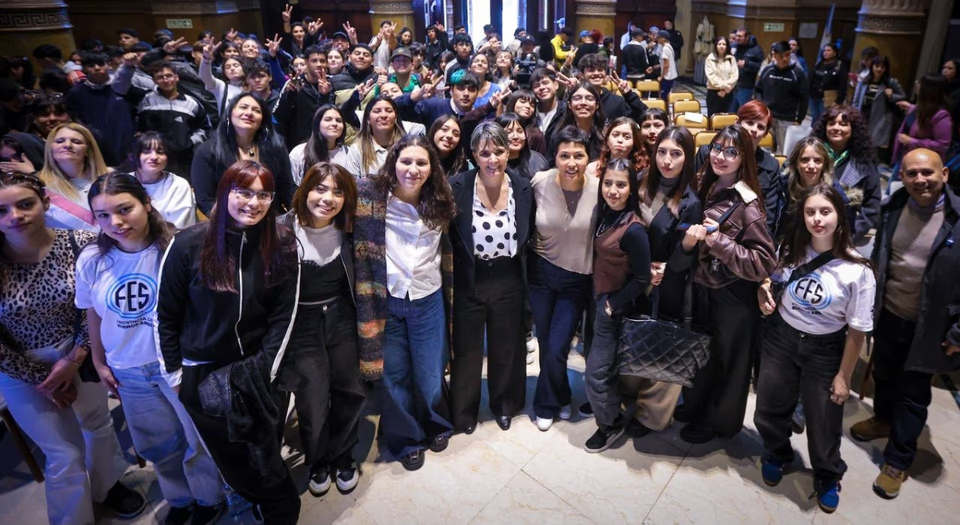 Ley Ema: presentan un proyecto para prevenir la violencia digital en las escuelas bonaerenses
