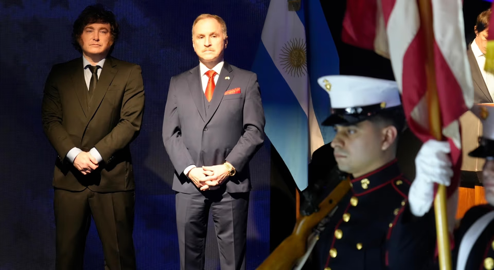 Milei y Jorge Macri participaron en el acto por el Día de la Independencia de EE. UU. en la embajada