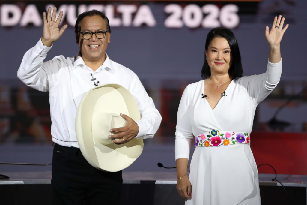 Roberto Sánchez pasó al frente en el balotaje de Perú y supera por una mínima diferencia a Keiko Fujimori