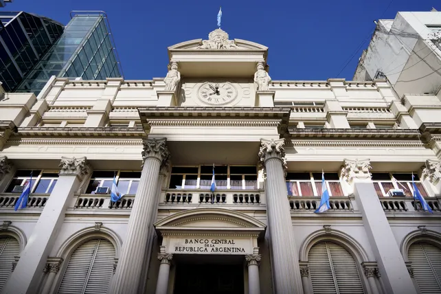 El BCRA ya compró más de u$s500 millones en junio, pero las reservas cayeron por cuarta rueda consecutiva