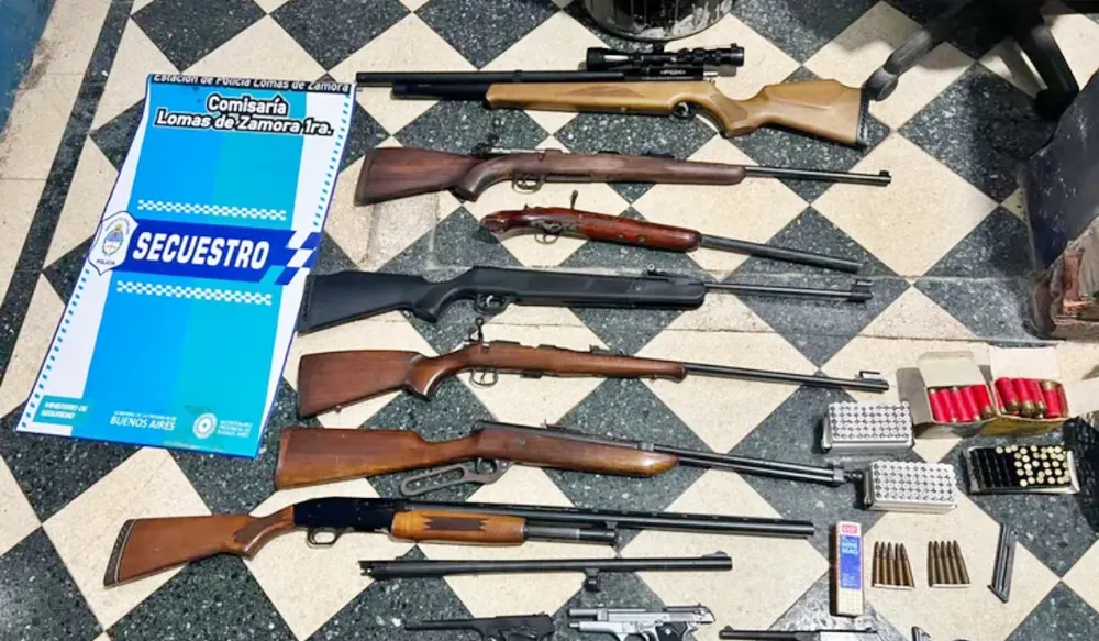 Lomas de Zamora: detuvieron a un hombre por tomar a su esposa de rehén y le secuestraron un arsenal