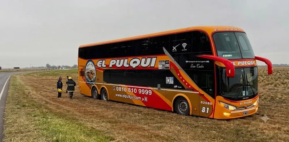 Despistó un micro de doble piso en la Autovía 2 a la altura de Las Armas