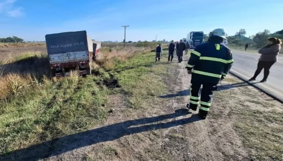 Un hombre murió y cuatro personas resultaron heridas en un choque frontal en Santa Fe