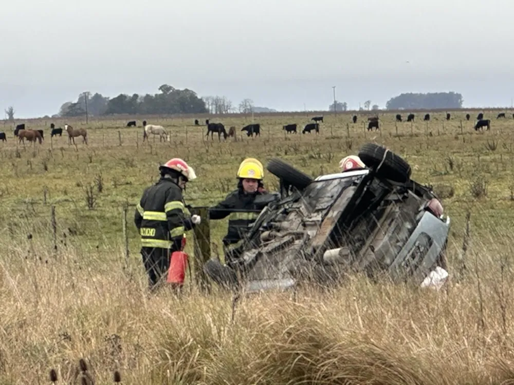 Vuelco fatal en la Ruta Provincial 74: murió una mujer y su hija de 11 años fue hospitalizada