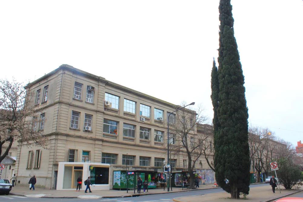 Kreplak calificó de "racista" el proyecto para cobrar la atención médica a extranjeros