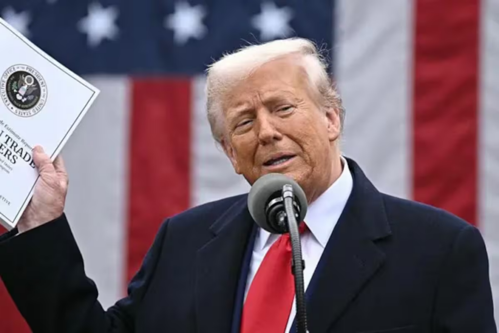 Trump prohíbe nuevos robots humanoides chinos para proteger el desarrollo de la IA en Estados Unidos