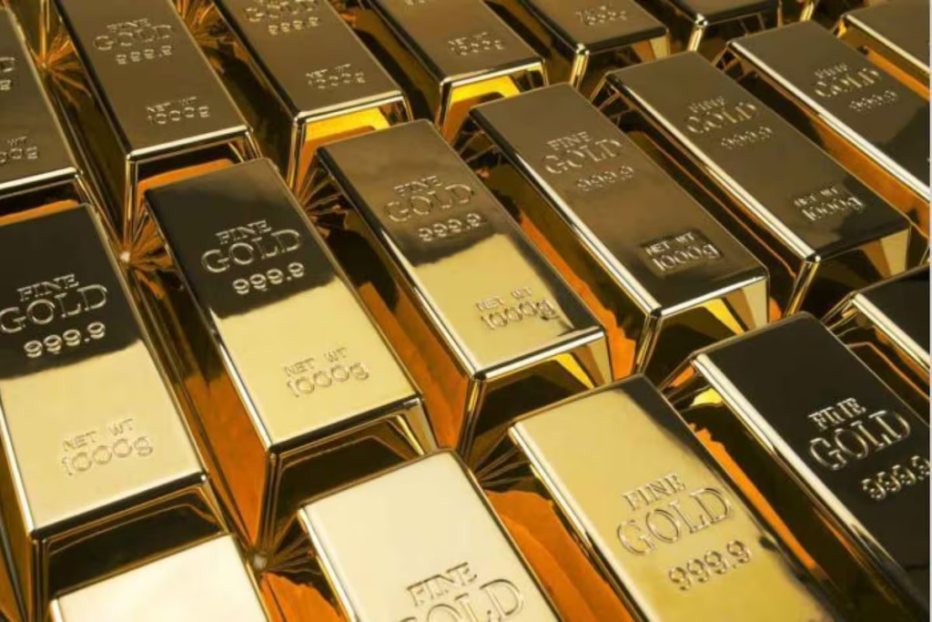 El oro cae mientras el dólar se mantiene cerca de un máximo de un mes y el mercado espera a la Fed