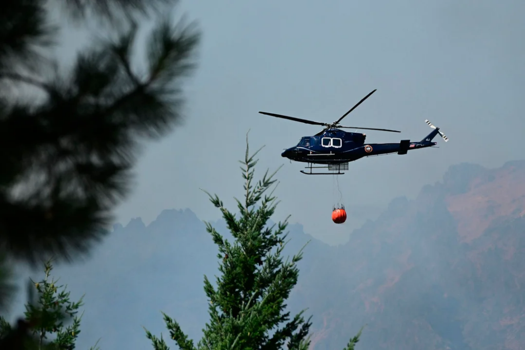 Siete personas murieron tras la caída de un helicóptero en San Juan que iba a combatir incendios en La Rioja