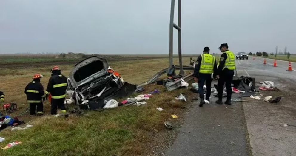 Tragedia en Córdoba: una camioneta se partió a la mitad tras un brutal choque y murieron tres personas