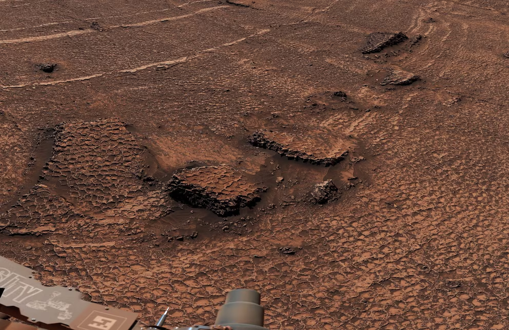 La NASA descubrió un gigantesco campo con forma de panal en Marte y busca explicar su origen
