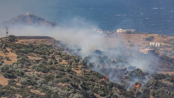 Declaran estado de emergencia en Creta y evacúan a 8.000 personas por incendios forestales