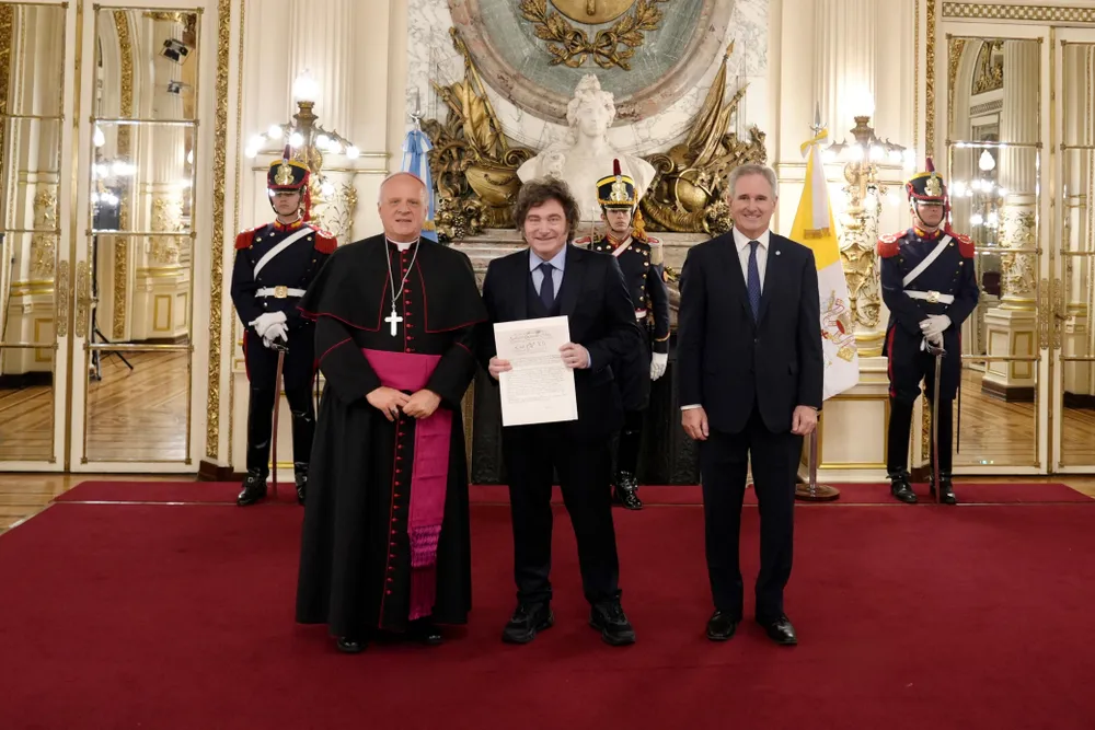El nuevo nuncio presentó sus cartas credenciales y avanzan los preparativos para una posible visita de León XIV