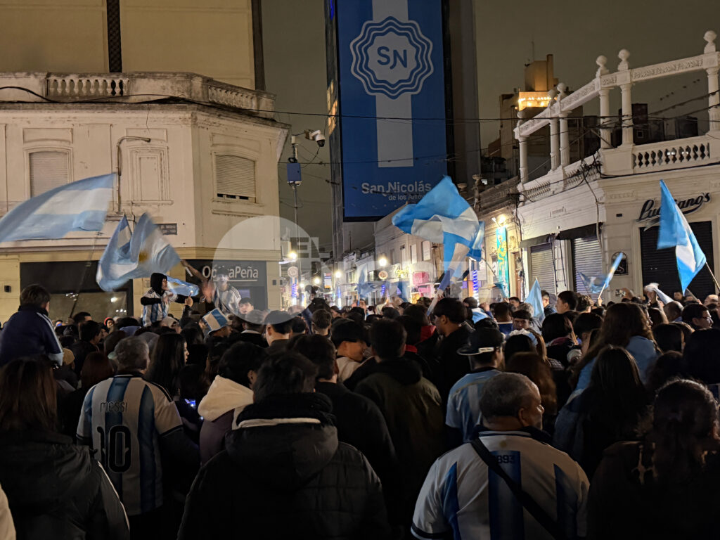 Argentina avanzó a semifinales y los nicoleños celebran en el corazón de la ciudad