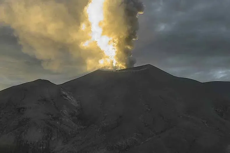 Colombia: el volcán Puracé entró en erupción tras el terremoto de magnitud 7,4