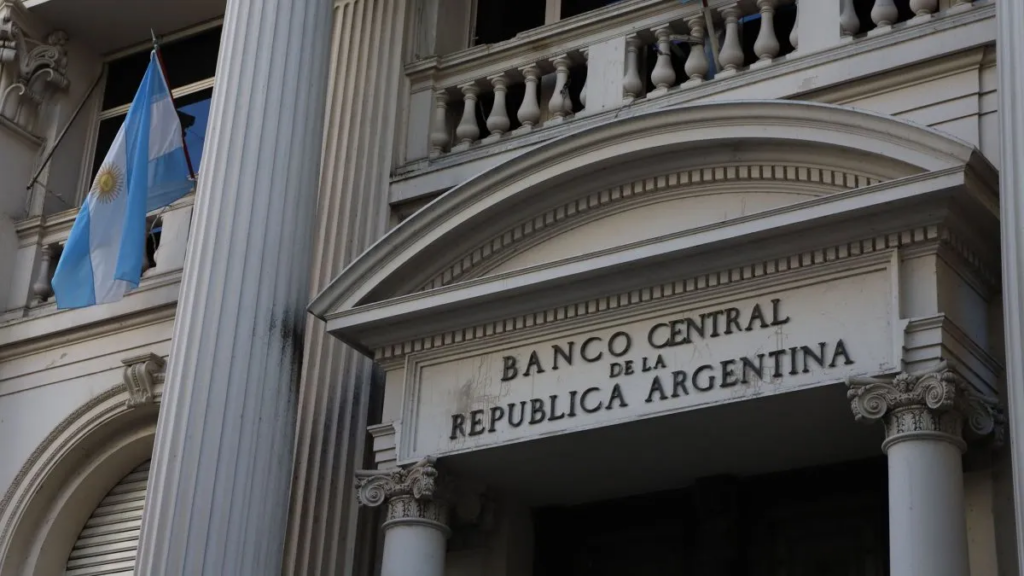 El presidente del BCRA admitió que la economía crece “mucho más despacio” de lo esperado por el Gobierno